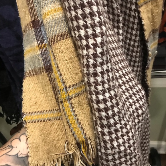 SCARVES - Picture 4 of 5